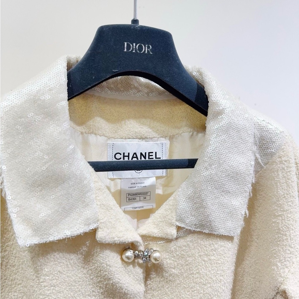 Authentic Chanel Cream Textured Women's Blazer - Picture 3 of 8
